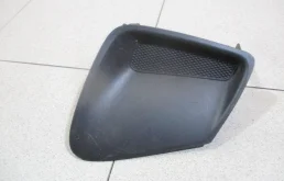 Заглушка в бампер правая Toyota Corolla E150
