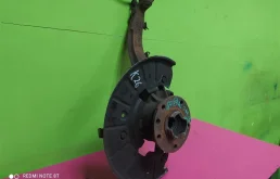 Кулак поворотный правый для Audi Q7 на фотографиях