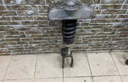 Амортизатор передний правый для Audi Q7 на фотографиях