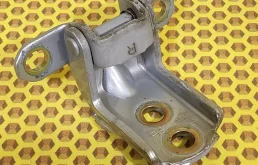 Петля двери задняя нижняя Nissan Maxima 2003 824214P000 A33 VQ20DE, задняя левая