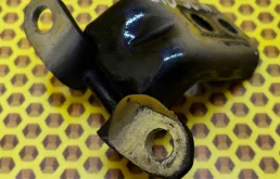 Петля двери задняя нижняя Nissan Qashqai 2008 824202F030 J10 HR16DE, левая