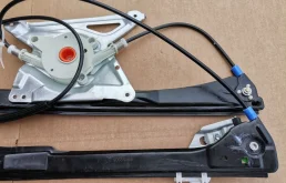 Стеклоподъемник передний правый для Audi A4 2004 года на фотографиях