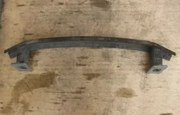 Усилитель переднего бампера для Subaru Legacy 2013 года на фотографиях