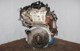 Двигатель без навесного для Hyundai Starex 2005 года на фотографиях