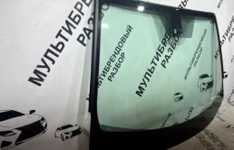 Лобовое (ветровое) стекло для Toyota RAV4 на фотографиях