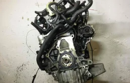 Двигатель без навесного для Volkswagen Polo 2000 года на фотографиях