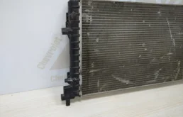 Радиатор охлаждения ДВС для Skoda Rapid 2023 года на фотографиях