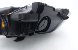 Фара ксенон левая для Audi Q7 2006 года на фотографиях