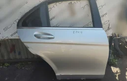 Дверь задняя правая на mercedes w204