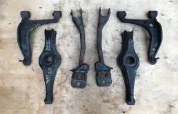 Рычаг задний правый верхний для Suzuki Grand Vitara 2012 года на фотографиях