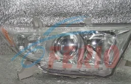 Фара правая для Toyota Highlander 2007 года на фотографиях