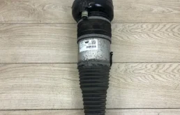 Пневмостойка передняя правая для Audi Q7 на фотографиях