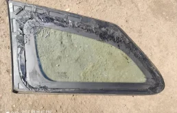 Стекло двери заднее левое для SsangYong Kyron 2015 года на фотографиях