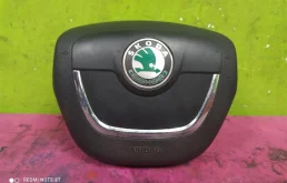 Подушка безопасности водителя для Skoda Rapid 2017 года на фотографиях