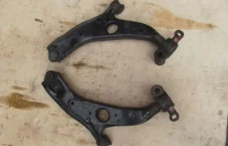 Рычаг передний правый нижний для Mazda CX 5 2021 года на фотографиях