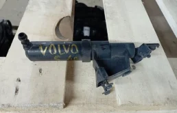 Форсунка фароомывателя левая для Volvo C30 на фотографиях