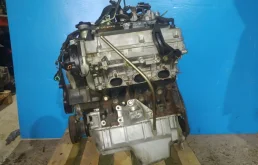 Двигатель без навесного для Mitsubishi Pajero 2003 года на фотографиях