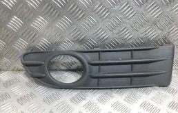 Заглушка (решетка) в бампер передний Volvo S40 2 поколение [рестайлинг] (2007-2012) дизель 2.4 D Механика Седан