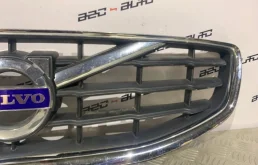 Решетка радиатора для Volvo S60 2015 года на фотографиях