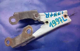 крепление капота MITSUBISHI AIRTREK CU2W 4G63T - MB866525, MB866526