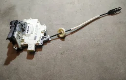 замок двери передней правой Volkswagen Touareg 2 7P6 2012