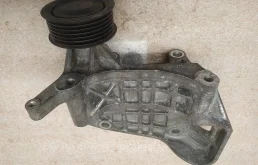 кронштейн генератора Volkswagen Touareg 2 7P6 2011