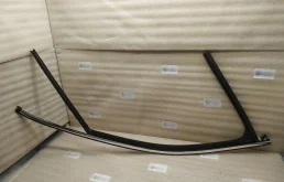 уплотнитель стекла двери передний правый Volkswagen Touareg 2 7P6 2011