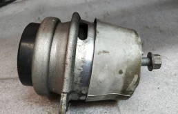 подушка крепления двигателя Volkswagen Touareg 2 7P6 2012