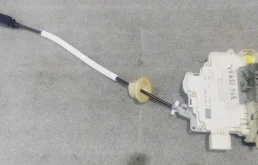 замок двери передней левой Volkswagen Touareg 2 7P6 2014