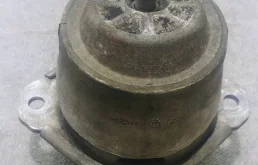подушка крепления двигателя Volkswagen Touareg 2 7P6 2012