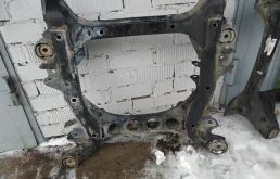 передняя балка (подрамник) Volkswagen Touareg 2  2013