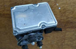 блок ABS Volkswagen Touareg 2  2013