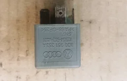 реле электровентилятора Audi Q7  2008
