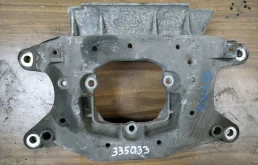 кронштейн коробки (балка кпп) Audi A4  2009