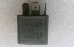 реле электровентилятора Audi Q7  2008
