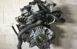 Двигатель без навесного для Volkswagen Polo 2003 года на фотографиях