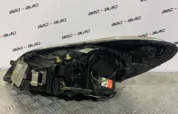 Фара правая для Volvo C30 2007 года на фотографиях