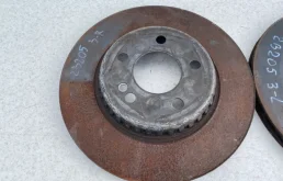 Диски тормозные передние (комплект) для Mercedes-Benz E class 2021 года на фотографиях