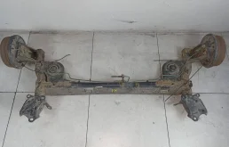 Балка задняя Renault Duster 2011 430006757R