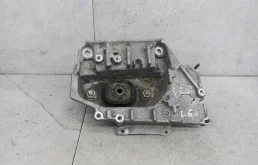 Кронштейн коробки (балка кпп) Nissan Juke F15 2012