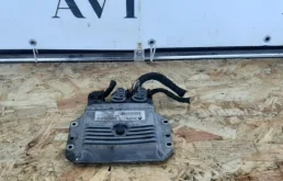 Блок управления двигателем Renault Clio K4M801