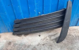 Рамка противотуманной фары правая Toyota Corolla