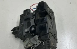 Замок двери передний левый Volkswagen Passat B5