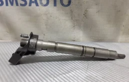 Форсунка топливная для Audi Q7 2015 года на фотографиях