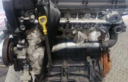 Двигатель без навесного для Hyundai Lantra на фотографиях