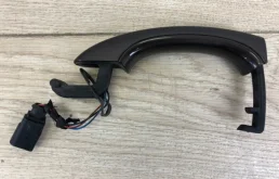 Ручка двери передняя правая внешняя для Audi Q7 2010 года на фотографиях