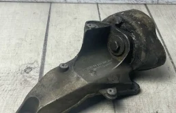 Кронштейн акпп правый VW Passat 2001-2005 B5+