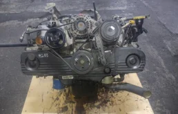 Двигатель для Subaru Legacy 2000 года на фотографиях
