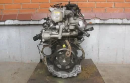 Двигатель без навесного для Kia Carnival 2016 года на фотографиях