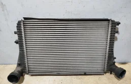РАДИАТОР ИНТЕРКУЛЕРА AUDI VOLKSWAGEN SEAT SKODA 1K0145803A  FA353Z
